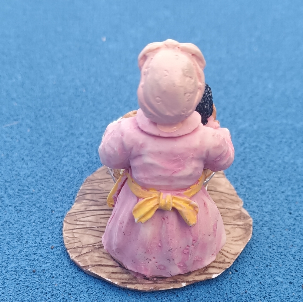 Vintage Ceramic Mother Bathing Child In Wooden Barrel Figurine - Picture 4 of 5